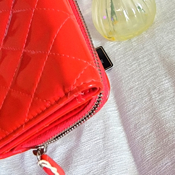 COA CHANEL Pink Quilted Patent Leather Classic Wallet - Picture 11 of 16